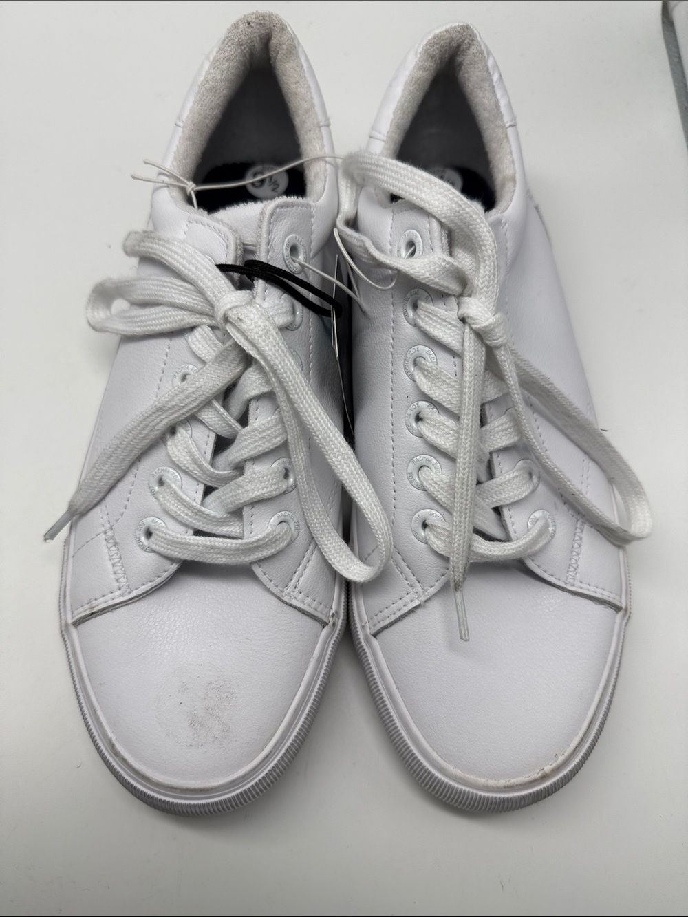RACHEL ZOE 9.5  Classic White Low-Top Sneakers.